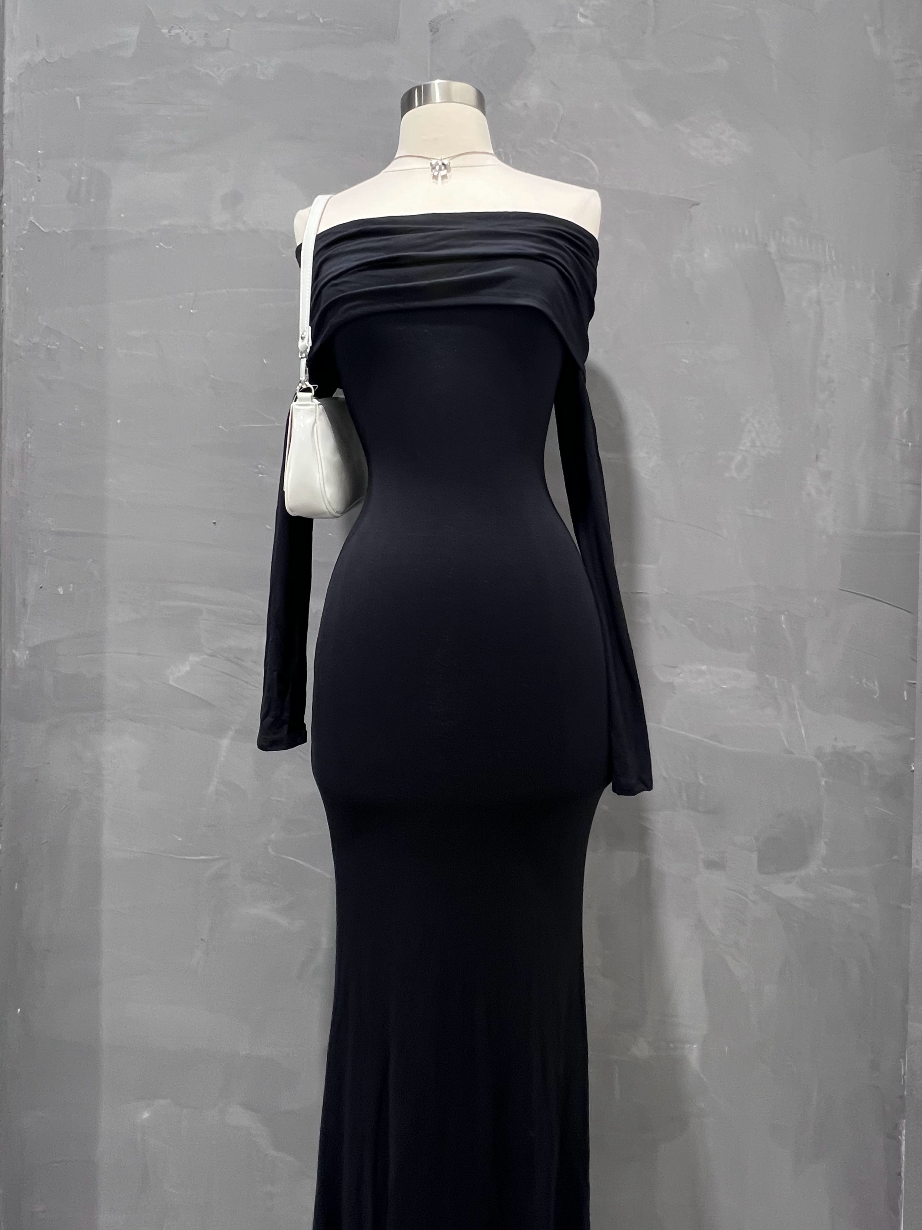 Nashira Off The Shoulder Maxi Dress (Black)