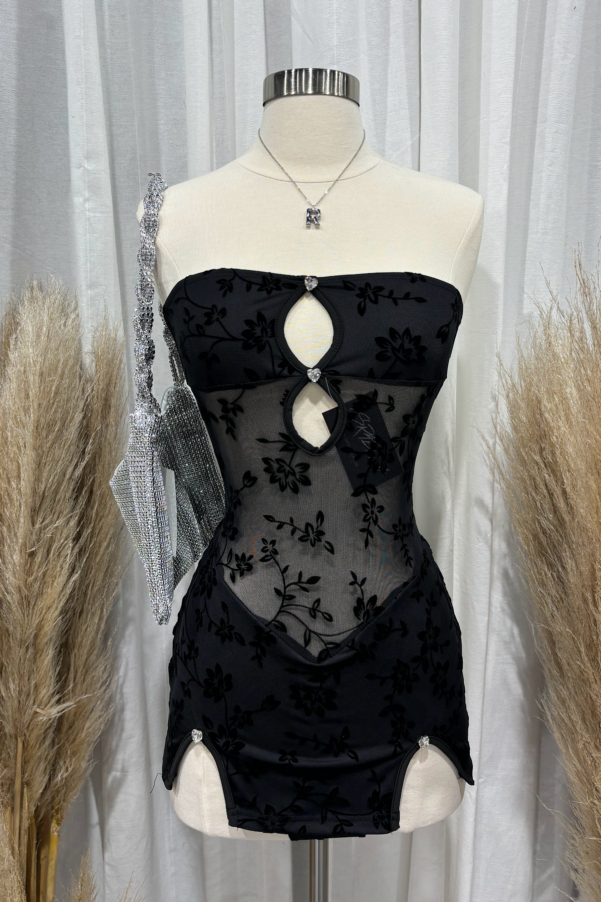 medusa black dress Mini Tube (Black) SIZE:US 12 class:Tops It is made with 2000 Prom Dresses -