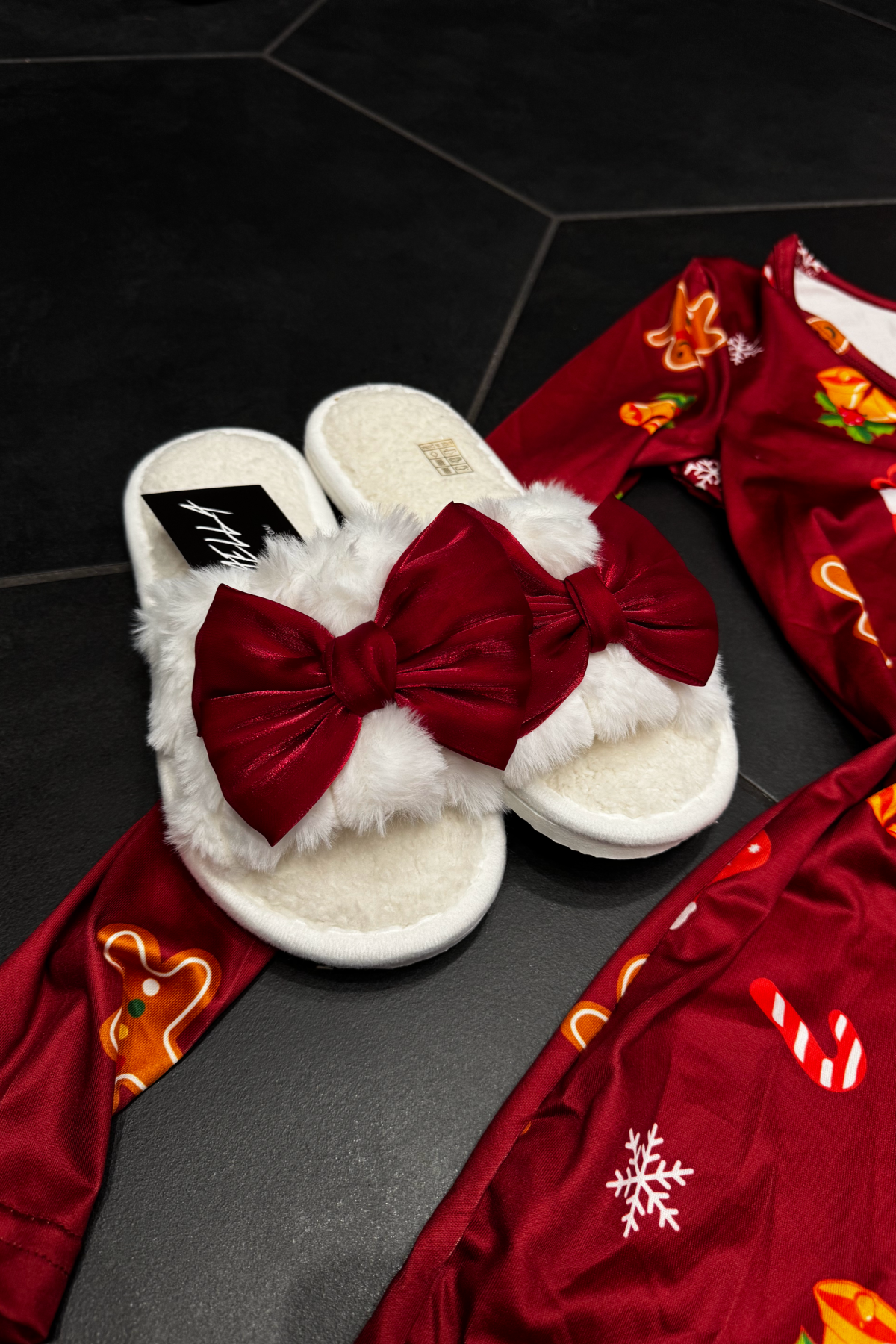 Slippers (23 Color Options)