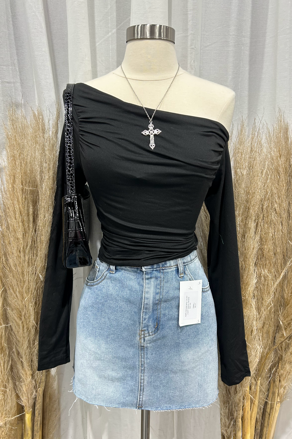 Adelisa Off Shoulder Long Sleeve Top (Black)