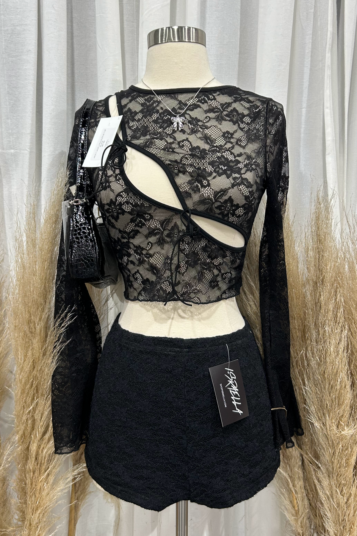 Era Lace Shorts (Black)