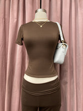 Load image into Gallery viewer, Shar Round Neck Basic Top (Chocolate Brown)