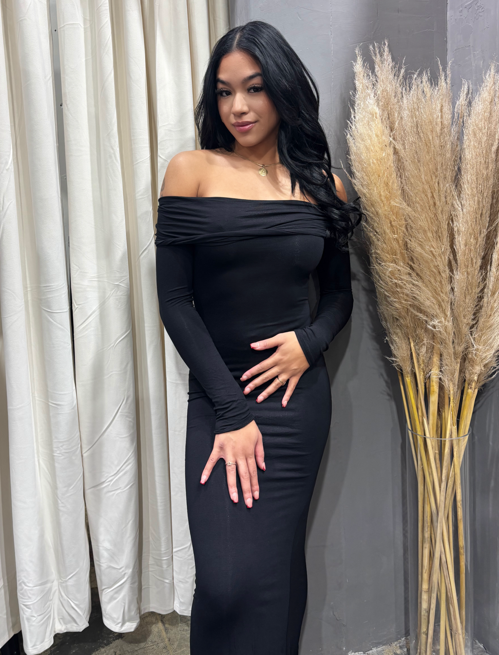 Nashira Off The Shoulder Maxi Dress (Black)