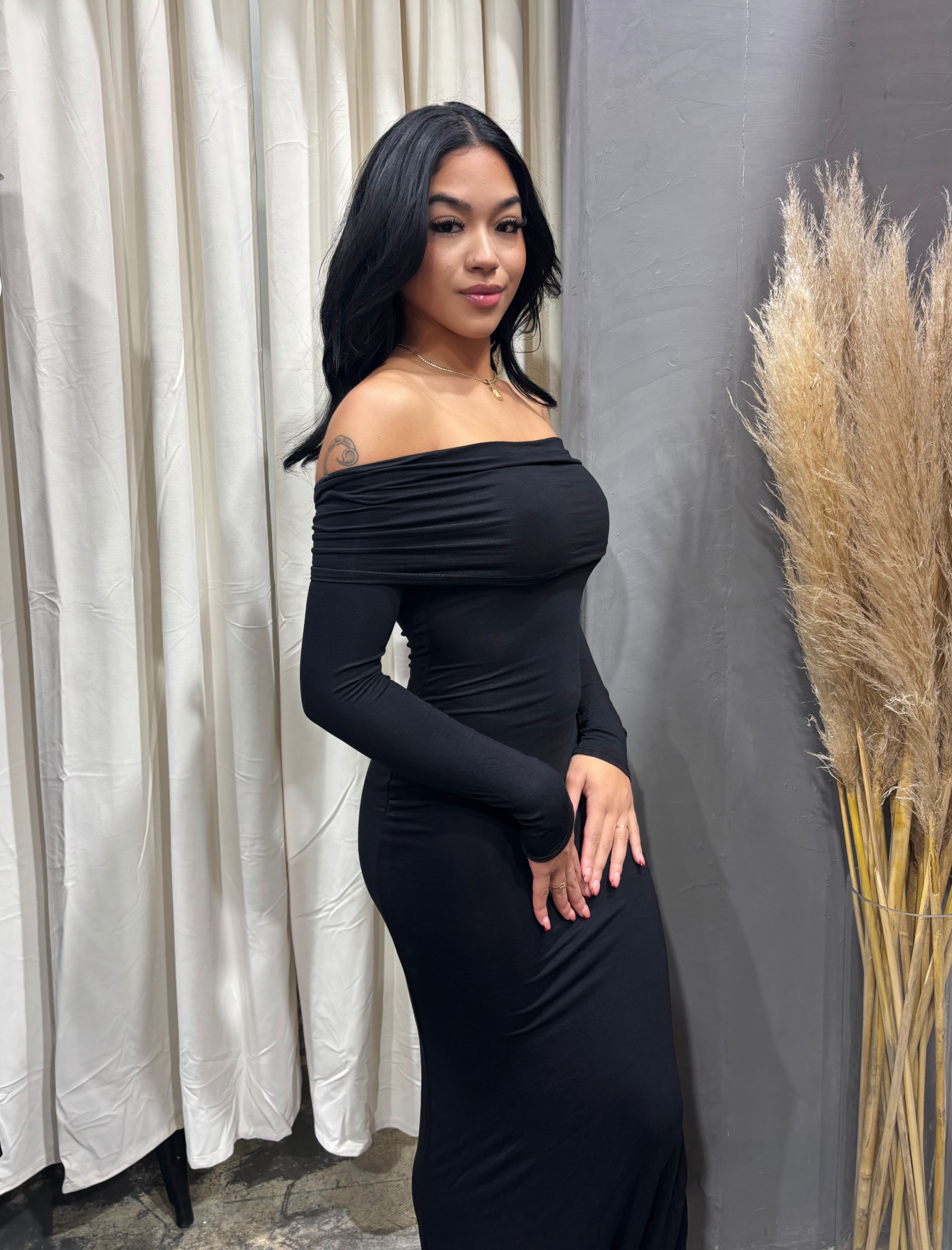 Nashira Off The Shoulder Maxi Dress (Black)