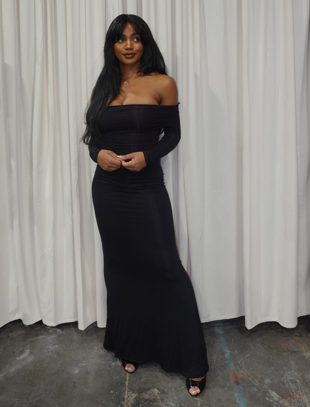 Nashira Off The Shoulder Maxi Dress (Black)