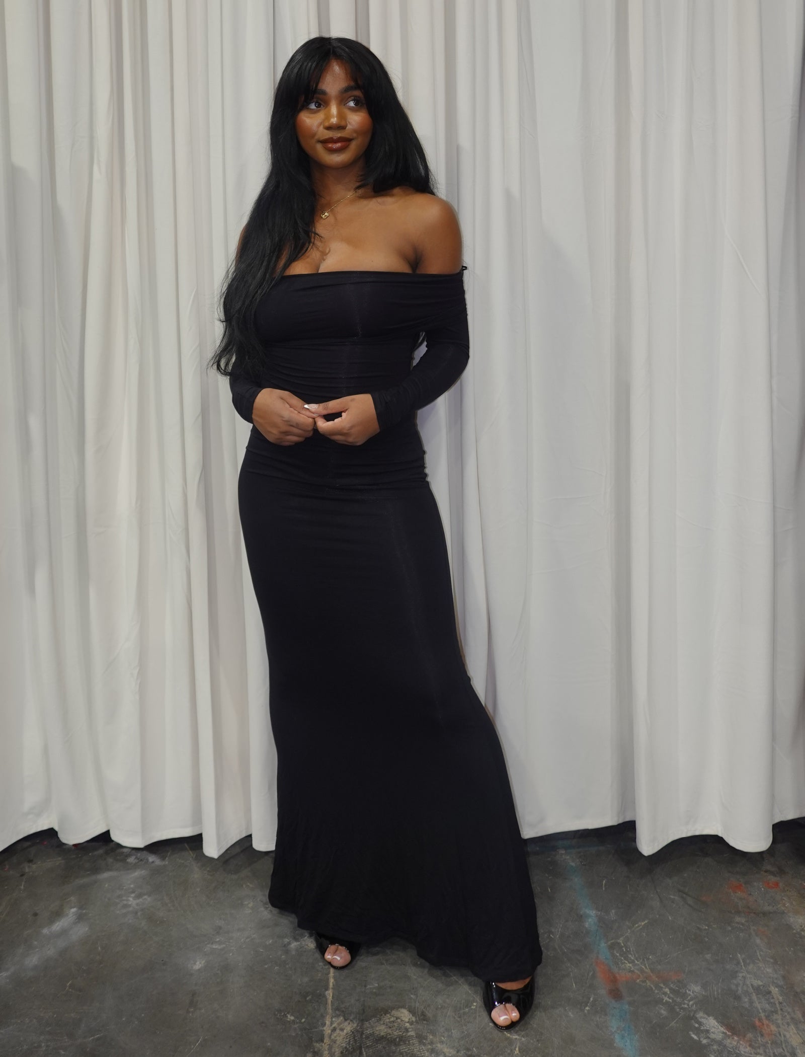 Nashira Off The Shoulder Maxi Dress (Black)