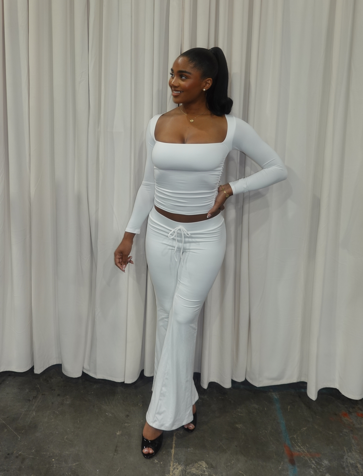 Cassie Long Sleeve Scoop Neck Top (White)