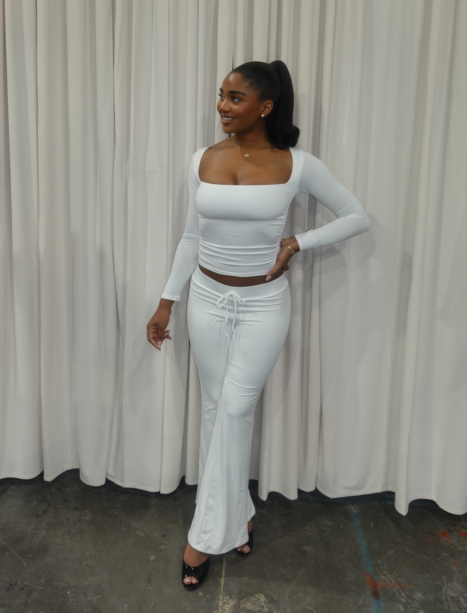 Cassie Long Sleeve Scoop Neck Top (White)