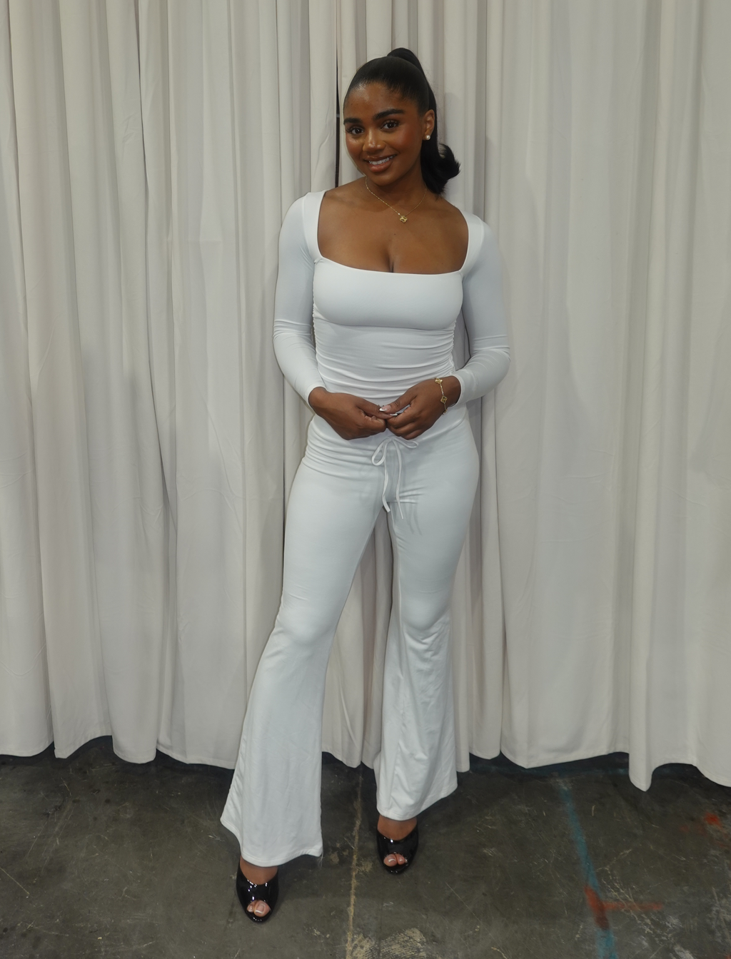 Cassie Long Sleeve Scoop Neck Top (White)