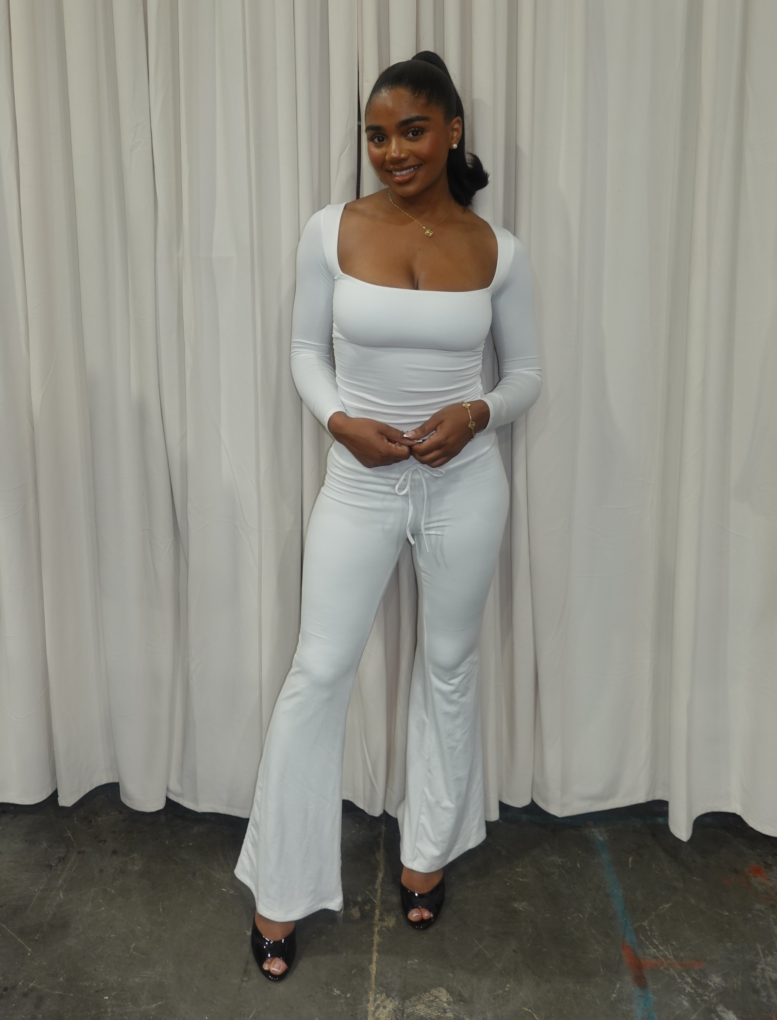 Cassie Long Sleeve Scoop Neck Top (White)