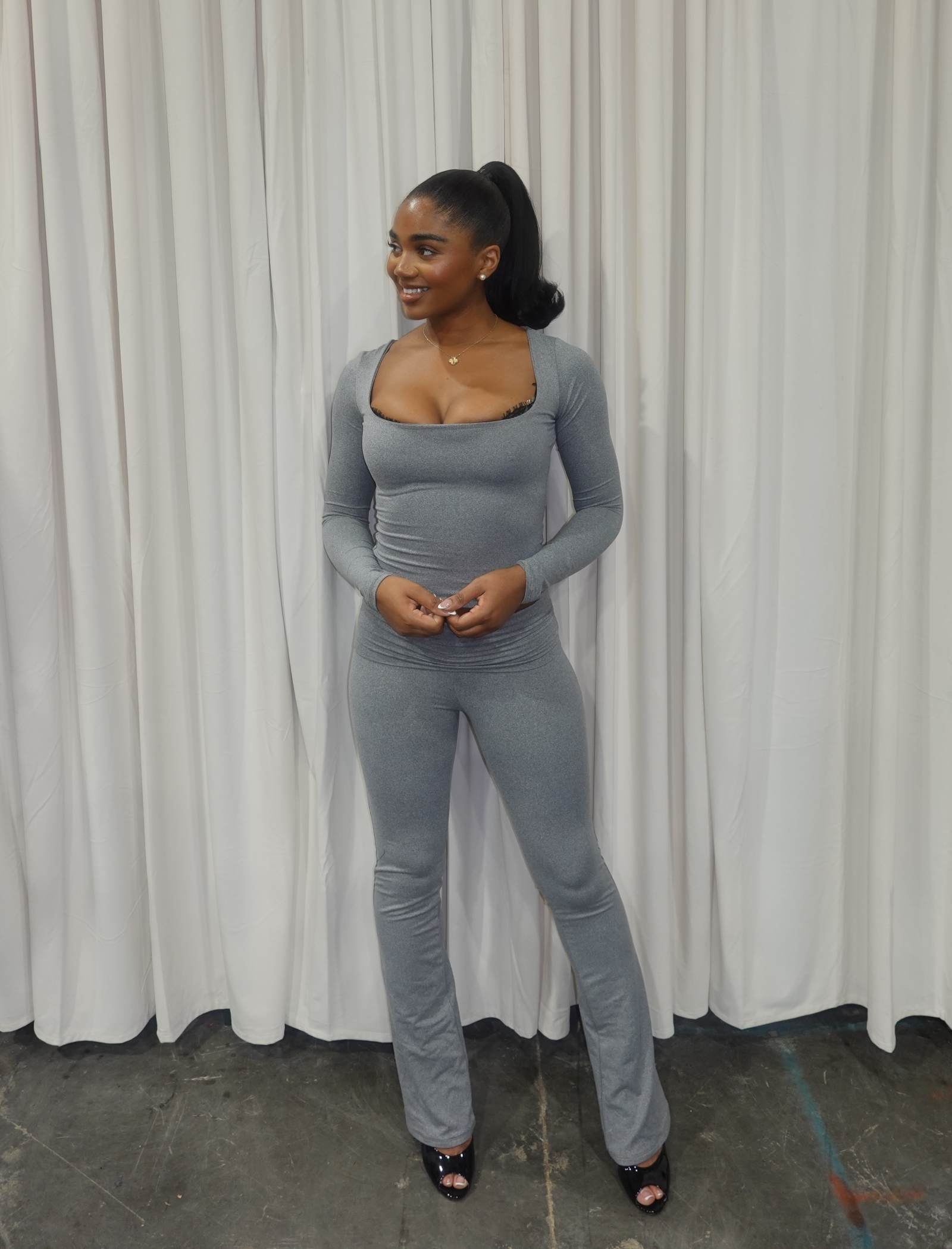 Cassie Long Sleeve Scoop Neck Top (Heather Grey)