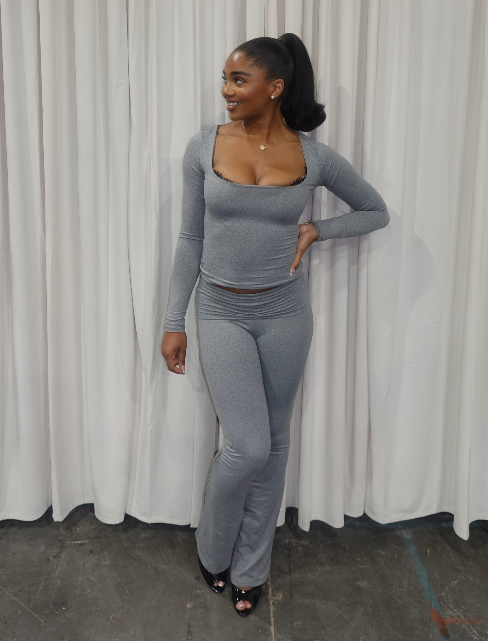 Cassie Long Sleeve Scoop Neck Top (Heather Grey)