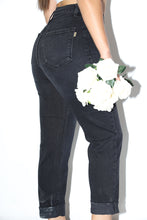 Load image into Gallery viewer, Tony Mom Jeans (Black)